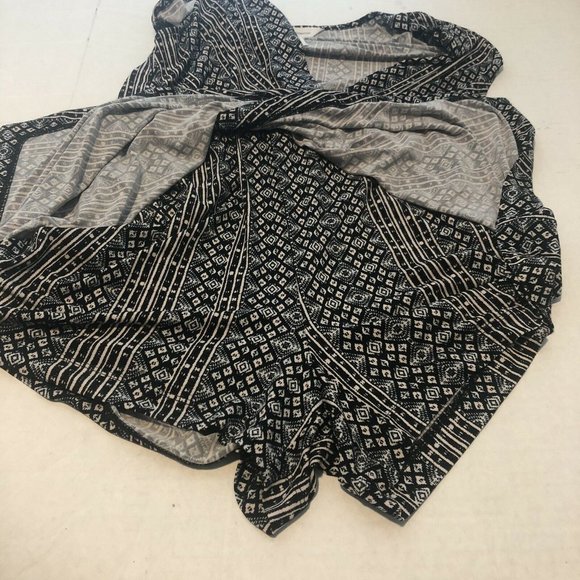 BCBGeneration Graphic Print Stretch Wrap Romper Women’s Small Snap Front - Picture 6 of 12